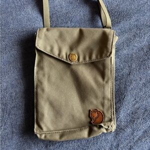 Fjallraven Pocket Olive Green